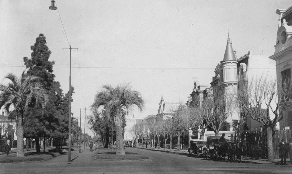 Nicasio Oroño calle en un soleado día de 1921