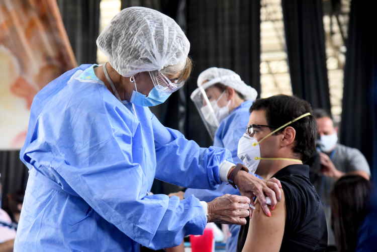 Vacunación contra el covid en Santa Fe: cómo anotarse