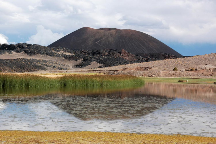 Qué hacer en Antofagasta: visita el volcán y laguna de 